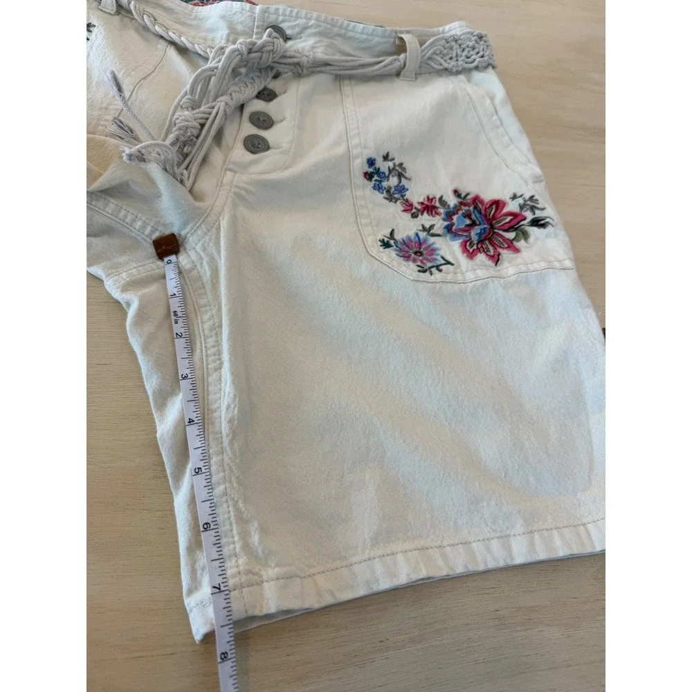 Sundance Floral Embroidered Shorts Cream Ivory Braided Belt Button Fly Size 2